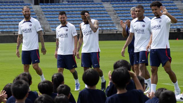 FOTO: Aksi Neymar hingga Messi Latih Anak-Anak Jepang Bermain Bola