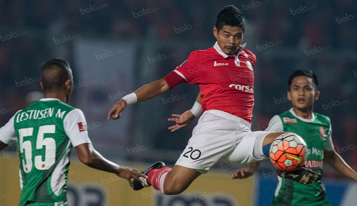 Jelang laga melawan PS TNI, Persija kehilangan striker utamanya Jose Adolfo Guerra karena cedera. Kondisi ini membuat pelatih Paulo Camargo memberikan kesempatan Bepe untuk mentas sejak menit pertama. (Bola.com/Vitalis Yogi Trisna)