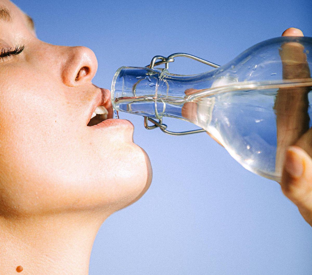 1. Minum Banyak Air