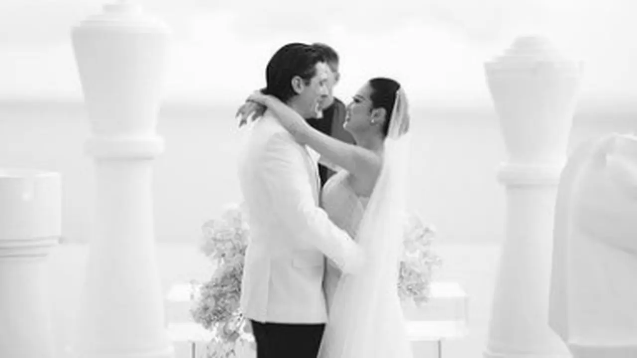 Patricia Gouw Resmi Menikah, Berbalut Gaun Pengantin Rancangan Hian Tjen