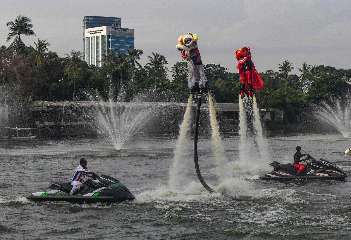 FOTO: Aerial Lion Dance Semarakkan Festival Imlek Jakarta 2026