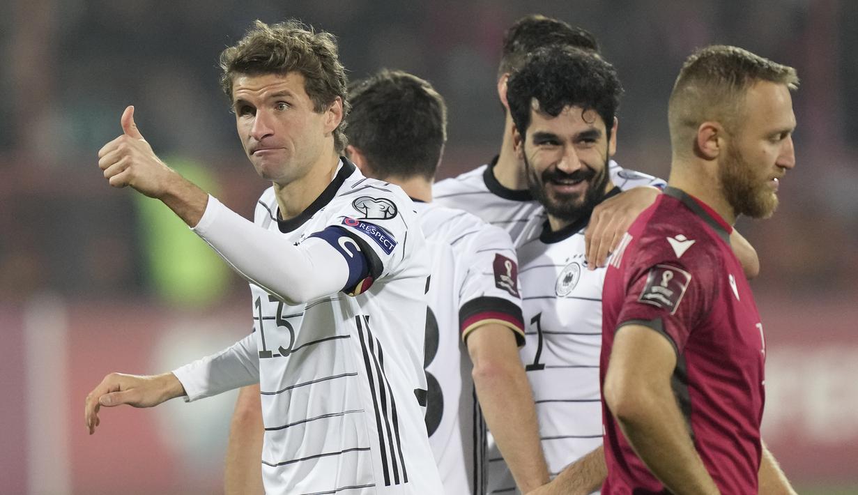 Timnas Jerman yang telah dipastikan lolos ke Putaran Final Piala Dunia 2022 berhasil menaklukkan tuan rumah Armenia 4-1 dalam laga pamungkas Kualifikasi di Grup J, Minggu (14/11/2021). Pelatih Hans-Dieter Flick melakukan rotasi besar-besaran dalam laga tersebut. (AP/Pavel Golovkin)