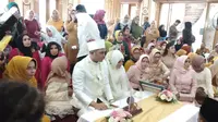 Suasana akad nikah Muzdalifah dan Fadel Islami di kawasan Tangerang, Banten, Sabtu (26/4/2019) pagi. (Sapto Purnomo)