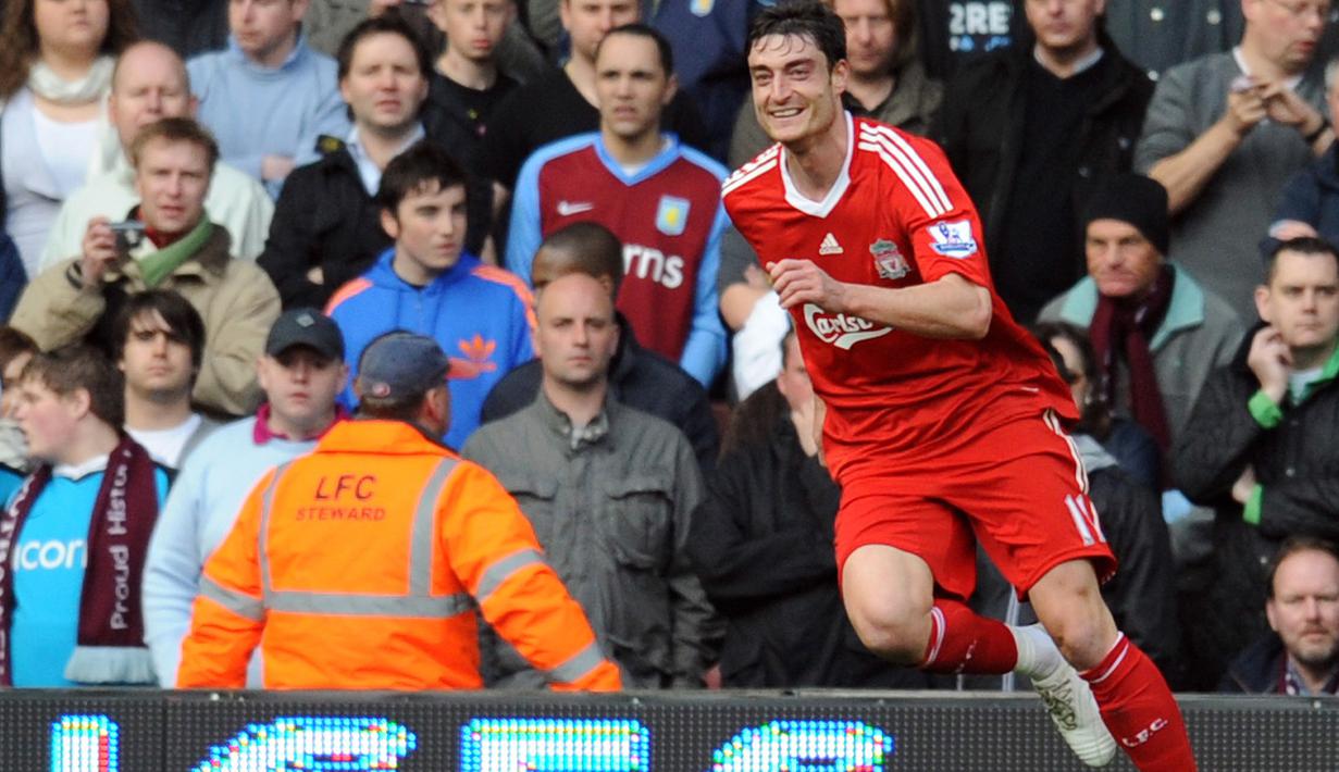 Pemain Liverpool asal Spanyol, Albert Riera adalah salah satu pemain asing di The Reds yang menggunakan jersey bernomor punggung 11, Riera melakukan debut bersama The Reds pada 2008. (AFP/Paul Ellis)
