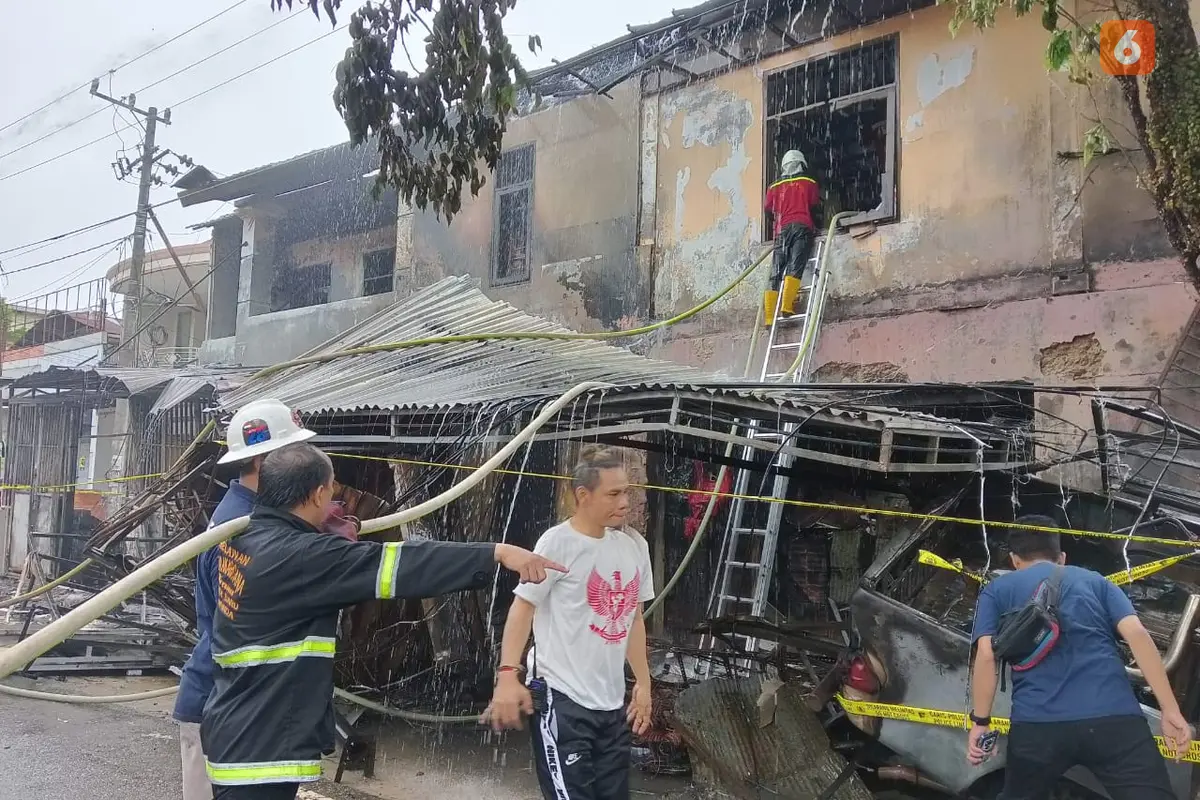 Ruko terbakar