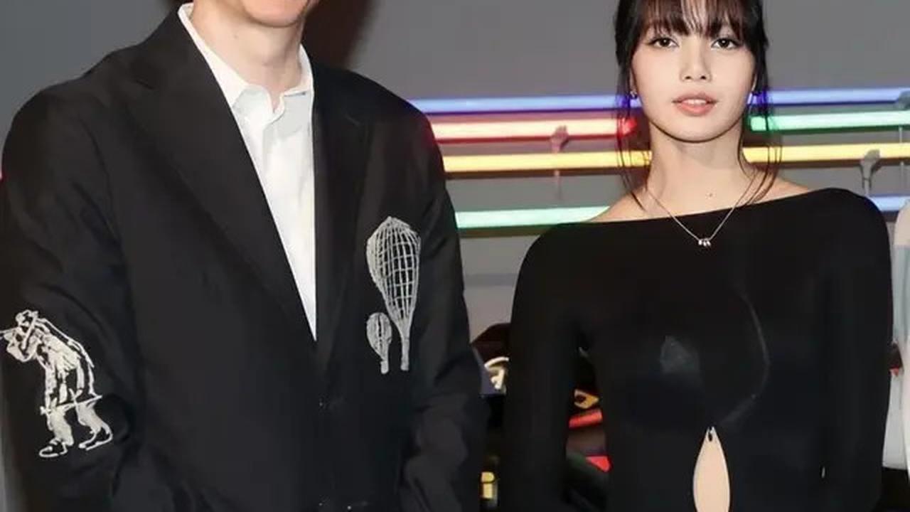 Lisa BLACKPINK Diduga Pamer Jam Tangan Kembaran dengan Frederic Arnault