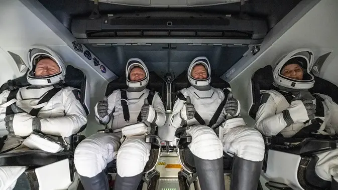 Astronot Pulang: 9 Bulan Melayang, Kini Kembali!