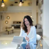 ilustrasi perempuan karir/Christian Buehner on Unsplash