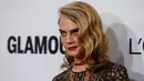 Cara Delevingne berpose saat menghadiri Glamour Women Of The Year 2016 di NeueHouse Hollywood, Los Angeles, California, AS (14/11). Dengan lipstik berwaran merah dan kalung di lehernya Cara tampil cantik. (REUTERS/Mario Anzuoni)