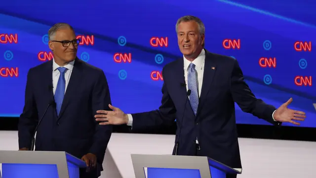 Wali Kota New York, Bill de Blasio, menyerang Joe Biden berulang kali. (AP)