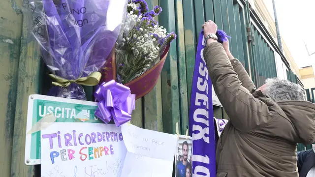 Fans Fiorentina Kenang Davide Astori