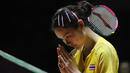 Pebulu tangkis tunggal putri Thailand, Pitchamon Opatniput memberikan salam kepada wasit sebelum laga final Indonesia Masters 2026 melawan wakil China, Chen Yu Fei yang berlangsung di Istora, Senayan, Jakarta, Minggu (25/01/2026). (Bola.com/Bagaskara Lazuardi)