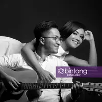 Denada dan Ihsan Tarore mengaku masih saling mengenal satu sama lain. (Make Up: Vera Kusumadewi, Fashion Stylist: Indah Wulansari, Fotografer: Bambang E. Ros/Bintang.com Digital Imaging: Muhammad Iqbal Nurfajri/Bintang.com)