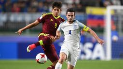 2. Lewis Cook (Bournemouth) - Pemain dengan posisi gelandang ini merupakan kapten dari Timnas Inggris U-20. Pemain binaan Leeds ini datang ke Bournemouth pada musim 2014/2015 dengan nilai transfer tujuh juta euro. (AFP/Jung Yeon-je)