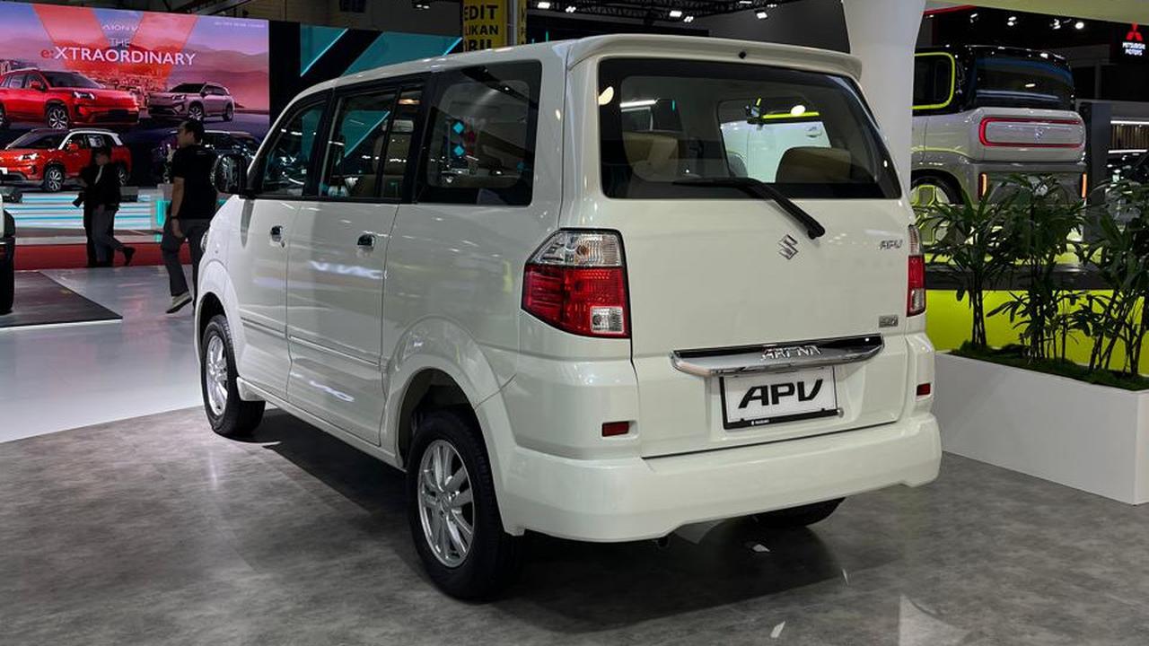 Suzuki Pamerkan Mobil Nostalgia di IIMS 2025, Tetap Bertahan di Era Mobil Listrik China
