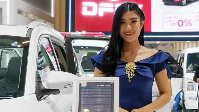 Kumpulan Potret SPG Cantik yang Mewarnai GIIAS 2023 (Amal/Liputan6.com)