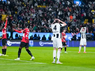 AC Milan sukses menekuk Juventus dengan skor 1-2 dalam laga semifinal Supercoppa Italiana 2024 yang dihelat di Al Awwal Park, Riyadh, Sabtu (4/1/2025) dini hari WIB. (AP Photo/Altaf Qadri)
