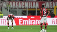 Skuad AC Milan tertunduk lesu setelah Juan Rodriguez mencetak gol ke gawang Mike Maignan, Senin (25/5/2026) (AP Photo/Antonio Callani)