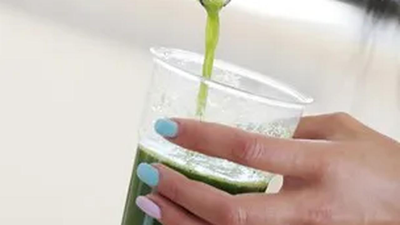 Dengan mengonsumsi minuman-minuman ini secara teratur, kita dapat menjaga kesehatan miss v dan merasakan keharuman yang alami.