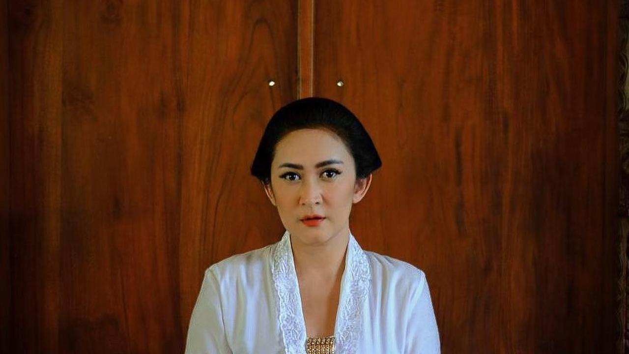 7 Model Kebaya Jawa Modern Ala Nafa Urbach, Bisa Dipakai di Segala Acara