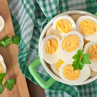 Bahkan, olahan telur rebus ternyata dapat menjadi menu diet, lho, Sahabat Fimela! [Dok/freepik.com/timolina]