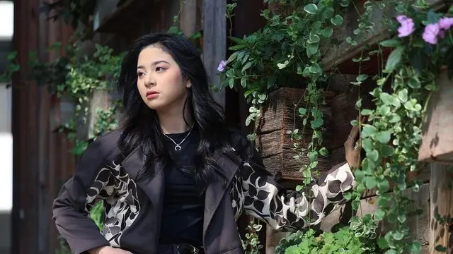 5 Potret Gaya Kasual Zee JKT48 di Amerika Serikat, Perdana Ikut New York Fashion Week
