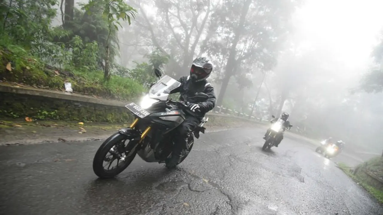 Berkendara motor