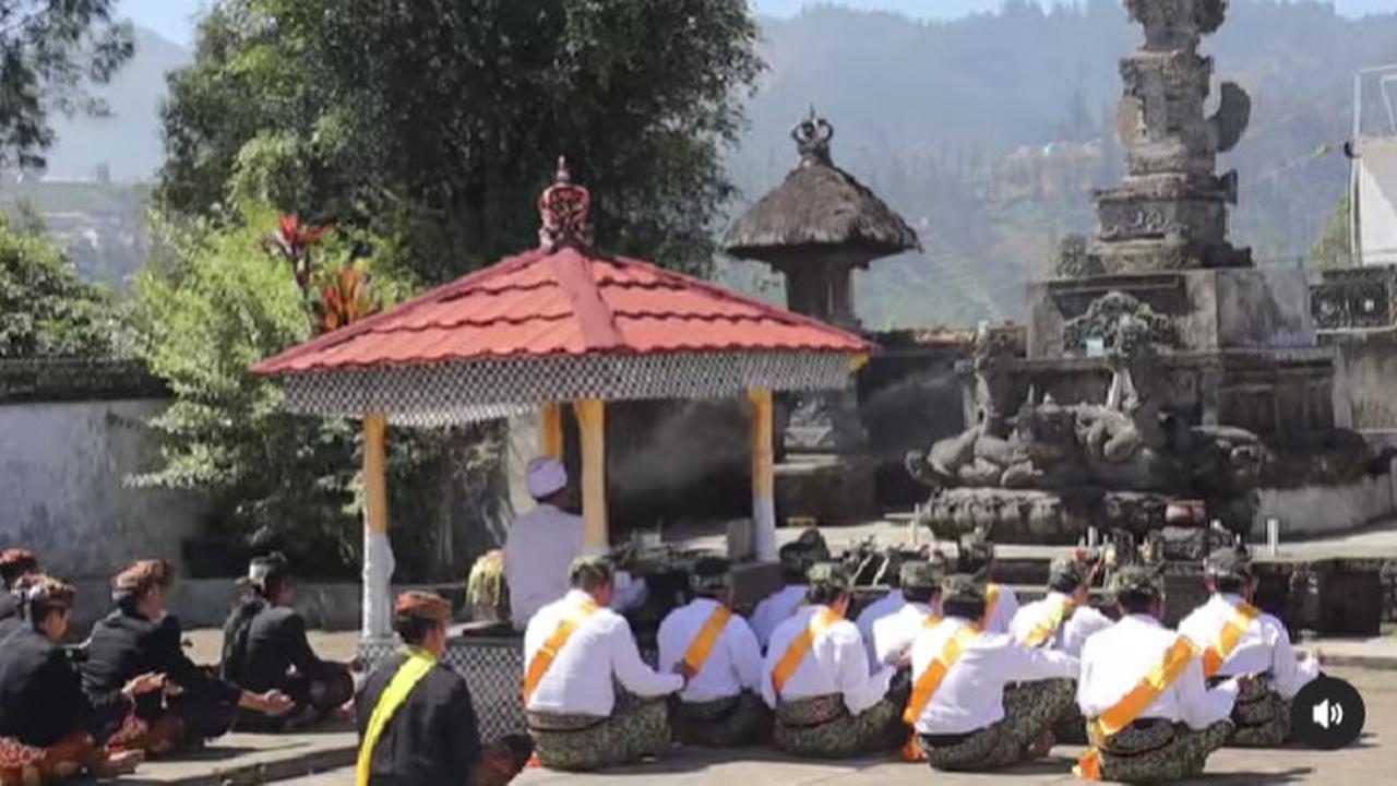 Melihat Pelaksanaan Upacara Adat Karo di Pasuruan, Cara Unik Warga Bersihkan Diri dan Lingkungan dengan Rapalan Doa