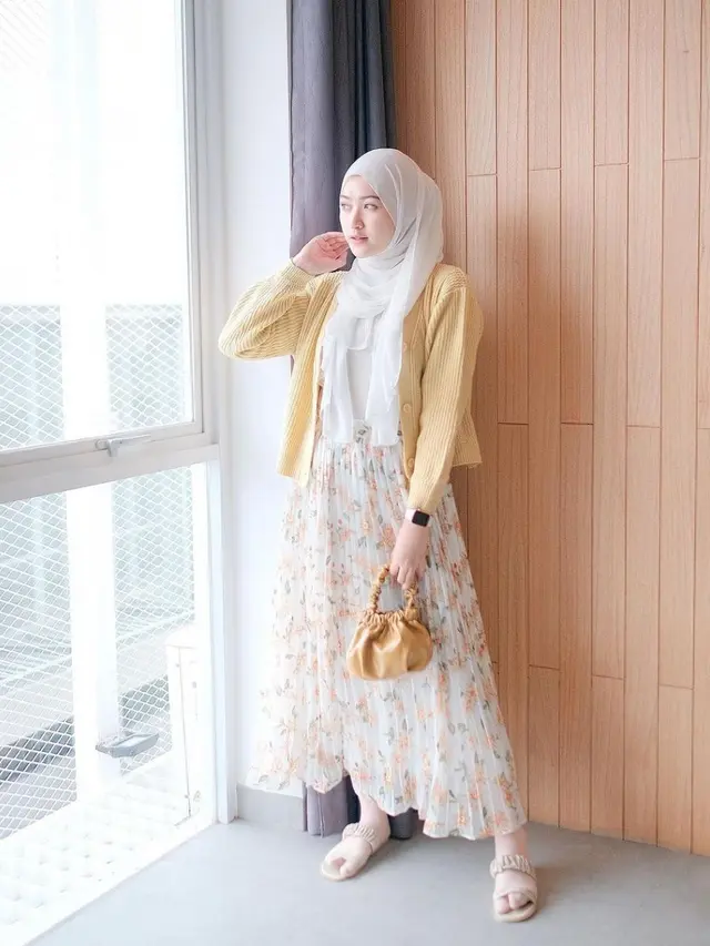 6 Gaya Hijab Selebgram Saritiw, Jadi Inspirasi Padu Padan Pashmina