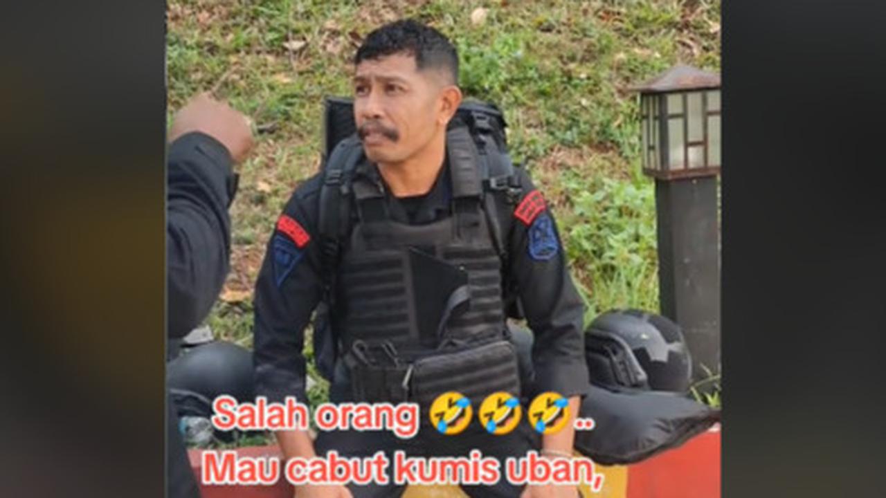 Anggota Brimob Berkumis