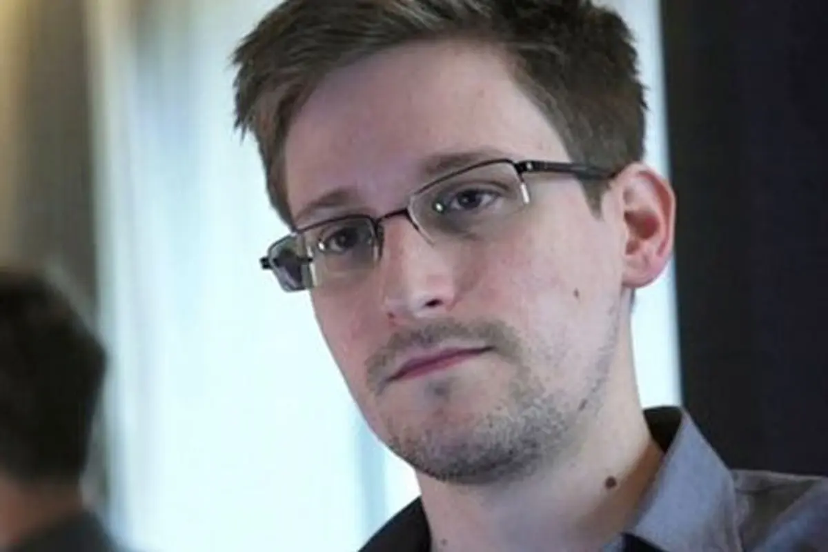 edward-snowden-131031c.jpg