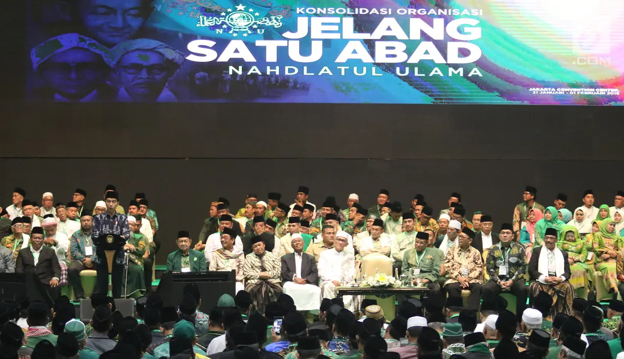 Presiden Joko Widodo atau Jokowi memberi sambutan saat membuka Harlah ke-93 NU di Jakarta, Kamis (31/1). Jokowi mengatakan, RUU Pesantren agar para santri bisa bersaing antarnegara. (Liputan6.com/Angga Yuniar)