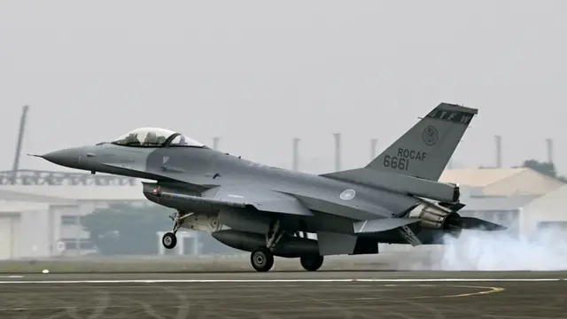 FOTO: Tangkal Ancaman China, Taiwan Kerahkan Jet Tempur F-16V