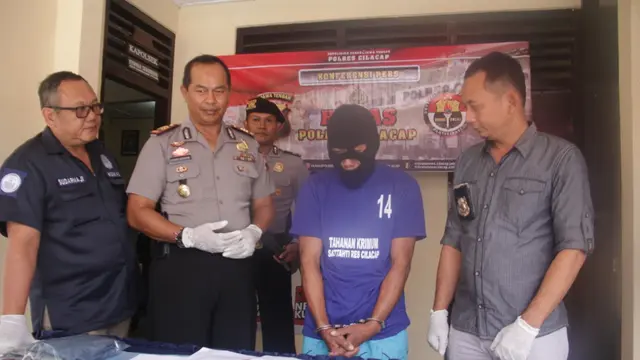 Tersangka pencabulan anak di bawah umur diancam pidana penjara paling singkat lima tahun dan paling lama 15 tahun dan denda paling banyak Rp 5 miliar. (Foto: Liputan6.com/Polres Cilacap/Muhamad Ridlo)