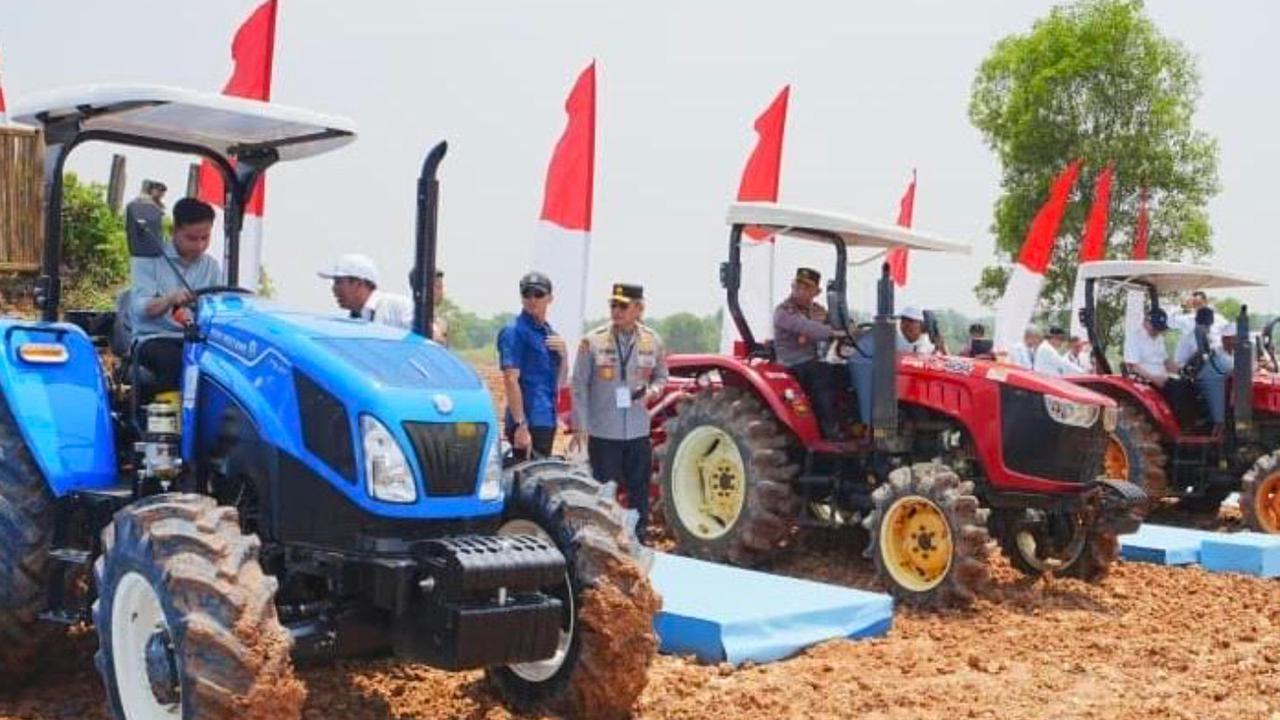 Wapres Gibran Pimpin Tanam Jagung Serentak Bersama Polri, Targetkan Swasembada Pangan Nasional