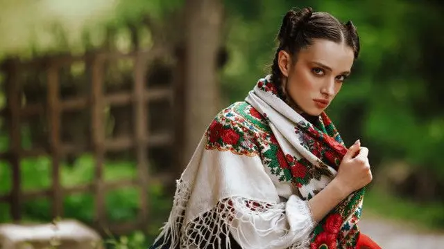 Berfungsi Mempercantik Leher Wanita