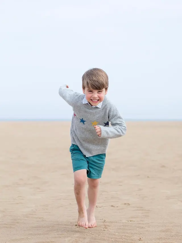 Tampilan Pangeran Louis Rayakan Ulang Tahun ke-4, Pakai Baju Lama Keluaran 2017