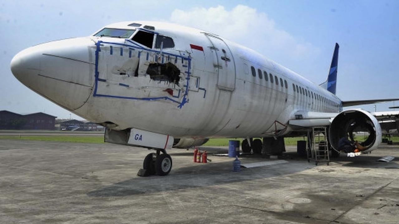 Mengintip pemotongan bangkai pesawat di Bandara Soekarno-Hatta