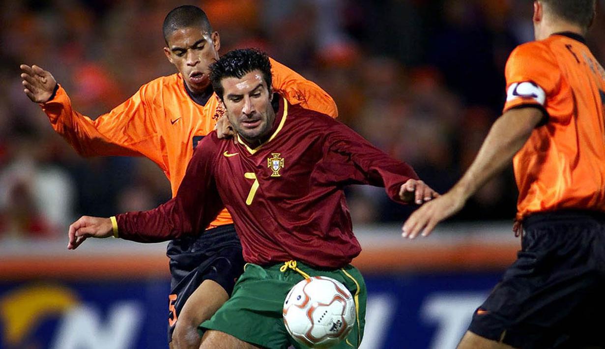 5. Luis Figo (Portugal) - Gelandang sayap ini merupakan pemain Portugal dengan jumlah caps terbanyak. Prestasi terbaiknya di Piala Eropa hanya mampu mencapai final pada 2004 namun kalah dari Yunani. (AFP/Robert Vos)