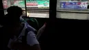 Spanduk partai terpampang di Jalan Sultan Agung, Manggarai, Jakarta, Selasa (16/1). Memasuki tahun politik, partai politik memasang spanduk untuk mengambil hati rakyat. (Liputan6.com/JohanTallo)