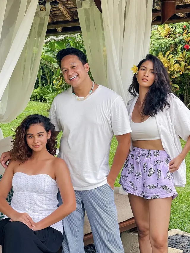 11 Tahun Jadi Sahabat, Ini 7 Potret Kompak Sahila Hisyam dan Aulia Sarah