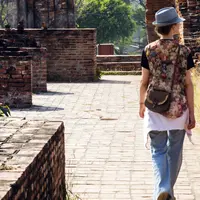 Kalau kamu tak tahu tips-tips berikut ini, jangan sekali-kali coba jadi 'women solo traveler'.