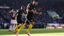 Ekspresi pemain Manchester City, Sergio Aguero, setelah mencetak gol pertama ke gawang Burnley dalam laga Premier League di Stadion Turf Moor, Sabtu (26/11/2016). Aguero sumbang 2 gol City. (Action Images via Reuters/Carl Recine)