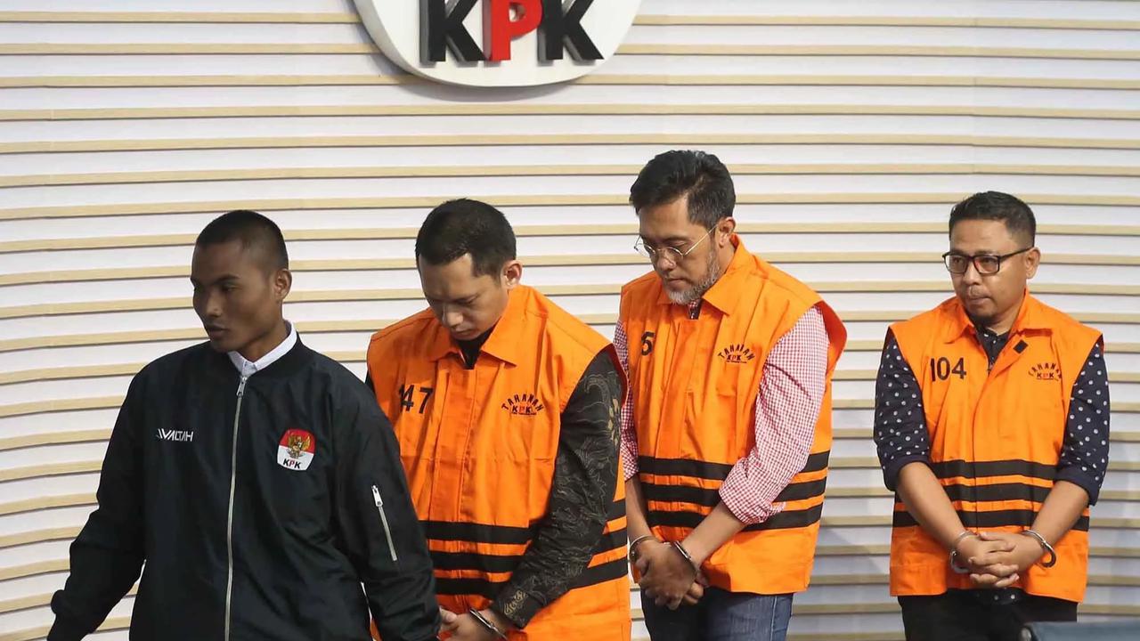 FOTO: KPK Tahan Tiga Tersangka Baru Kasus Korupsi Pembangunan RSUD Kolaka Timur