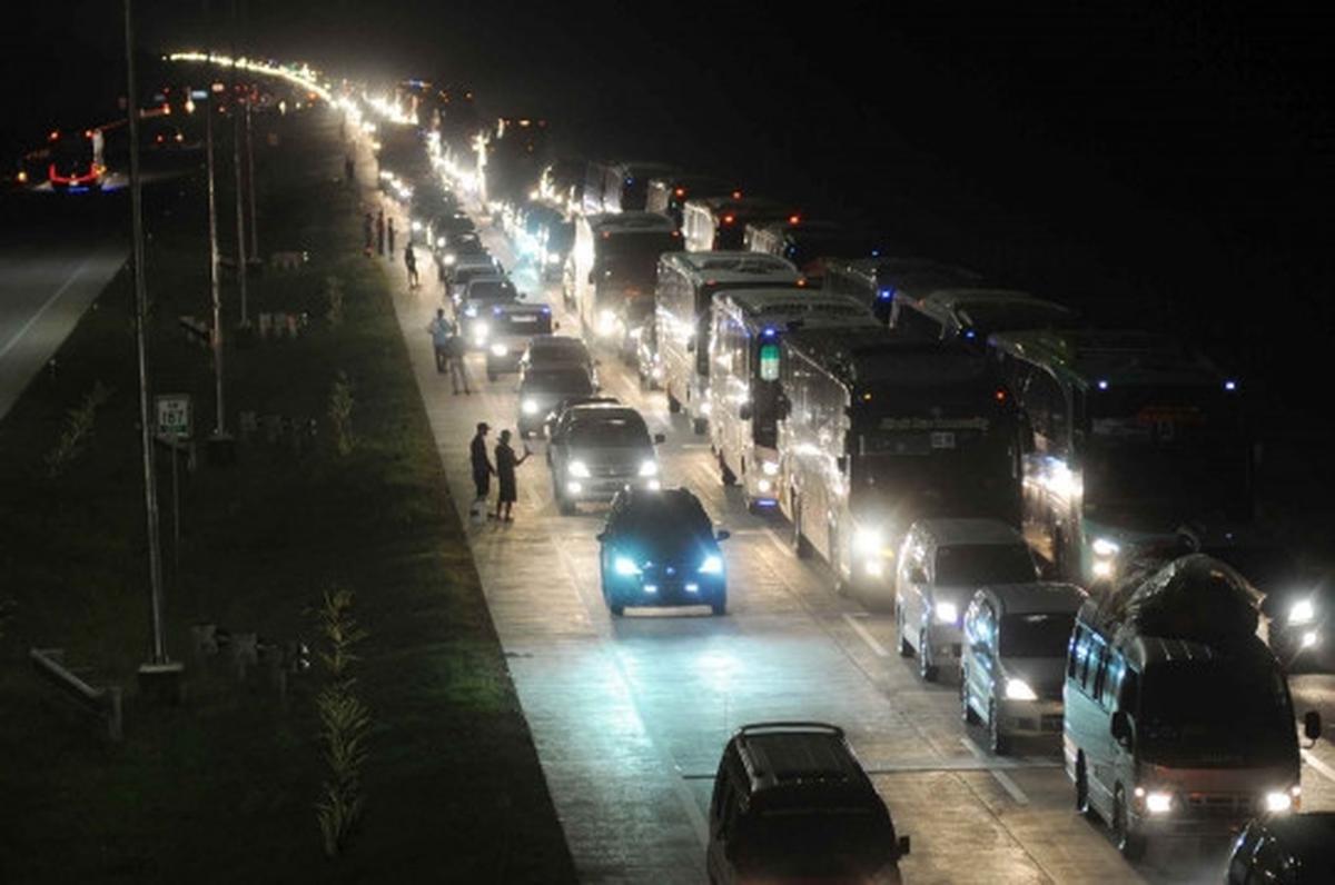 Gerbang Tol Palimanan macet hingga 10 km