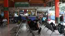 Suasana ruang tunggu keberangkatan di area Terminal Kampung Rambutan Jakarta, Senin (30/3/2020). Pemerintah sedang menyiapkan peraturan terkait mudik lebaran 2020 untuk mengurangi mobilitas penduduk dalam upaya pencegahan penyebaran virus Corona COVID-19. (Liputan6.com/Helmi Fithriansyah)