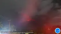 Gunung Lewotobi Laki-Laki di Kabupaten Flores Timur, Nusa Tenggara Timur kembali mengalami erupsi, Kamis 20 Maret 2025 pukul 22:56 WITA. (Liputan6.com/Ola Keda)