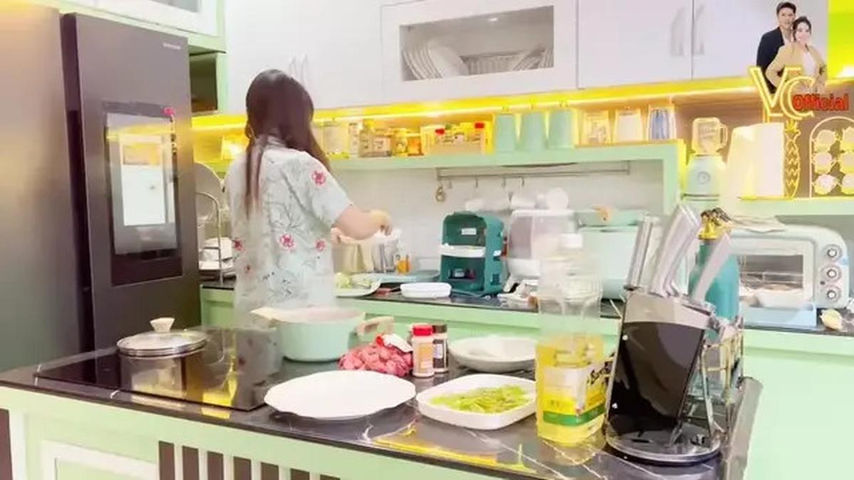Potret Dapur Estetik di Rumah Mewah Via Vallen, Modelnya Simple dan Enak Dipandang