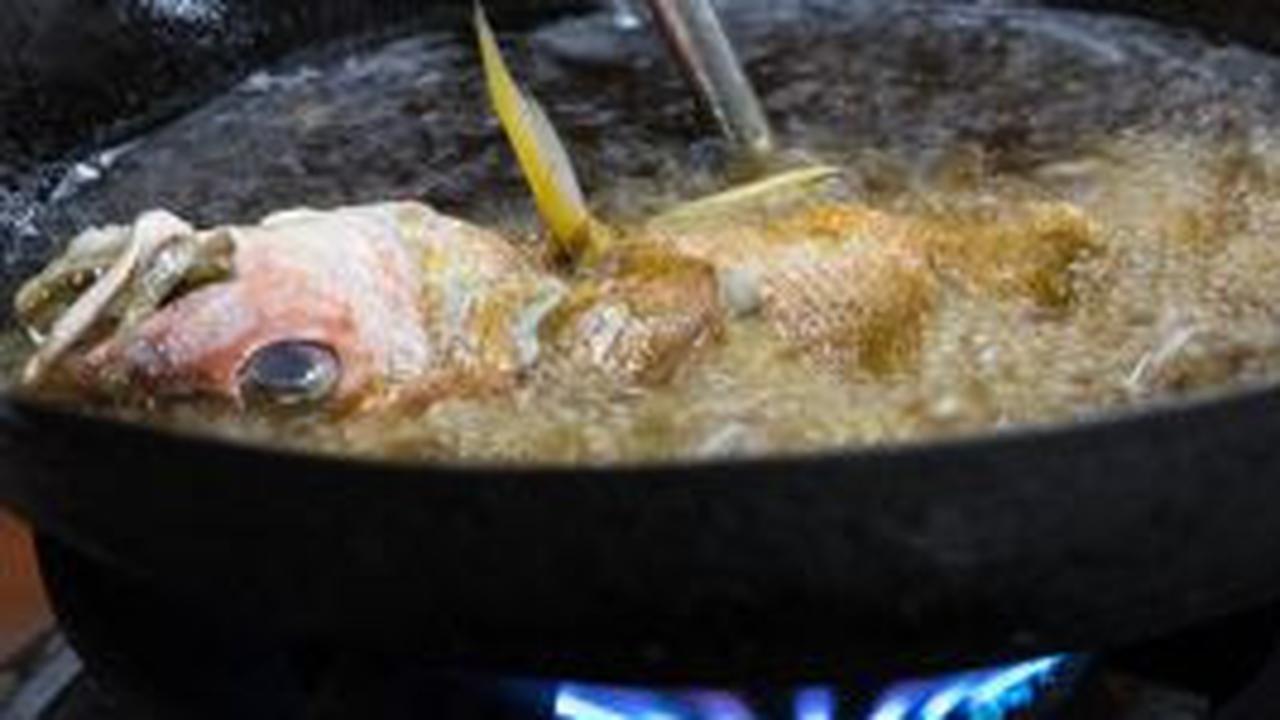 Cara Efektif Menggoreng Ikan Agar Tidak Menempel dan Tidak Meletup, Yuk Simak!