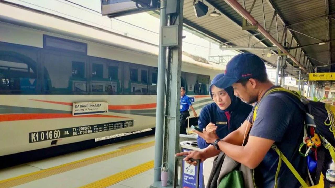 Wow, 325 Ribu Pengguna Kereta Api Libur Maulid Nabi: Angka Fantastis dari KAI Daop 1 Jakarta!